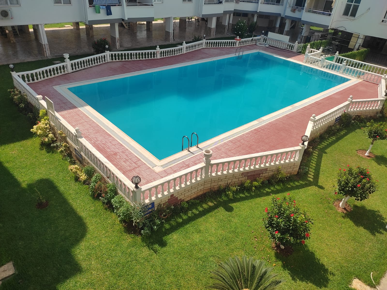 SUSANOĞLUNDA HAVUZLU SİTE İÇERİSİNDE SATILIK 2+1 DAİRE